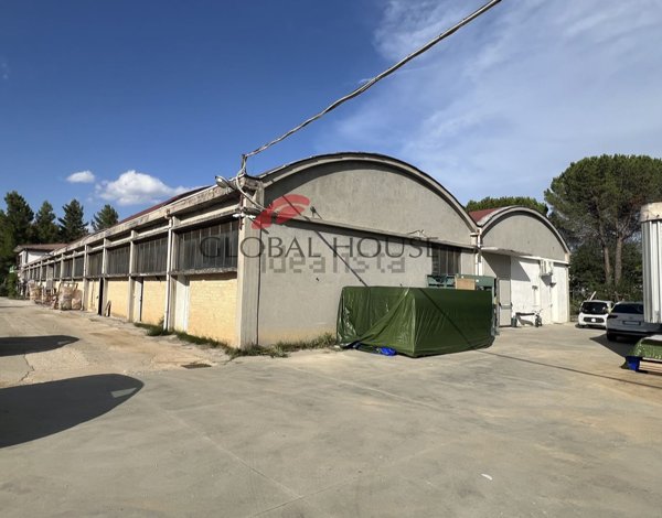 capannone in vendita a Montorio al Vomano