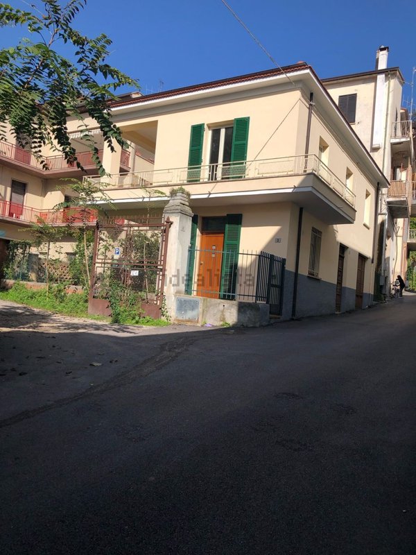 esavano in vendita a Montorio al Vomano