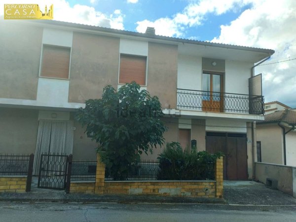 casa indipendente in vendita a Montorio al Vomano
