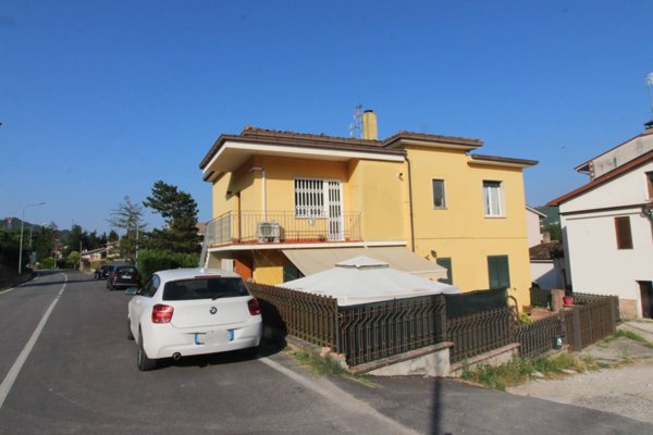 casa indipendente in vendita a Montorio al Vomano in zona Collevecchio