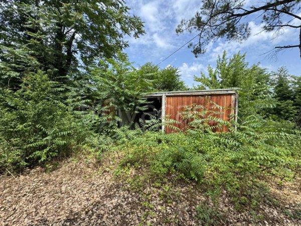 locale commerciale in vendita a Montorio al Vomano