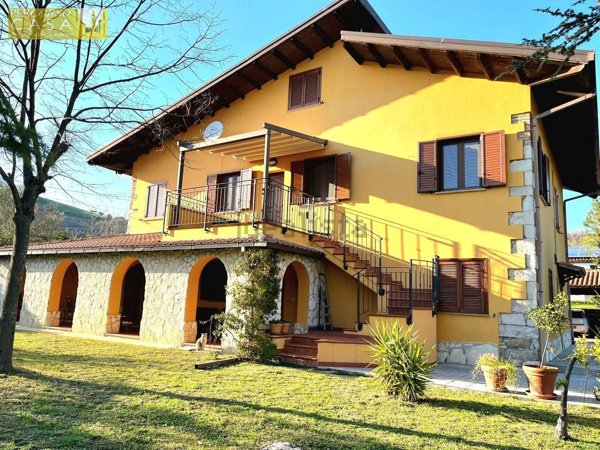 casa indipendente in vendita a Montorio al Vomano