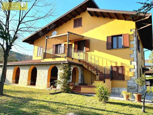 casa indipendente in vendita a Montorio al Vomano