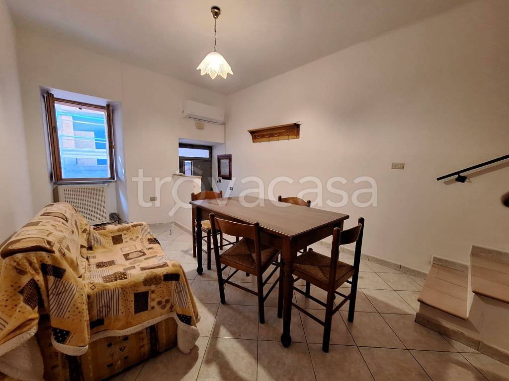 casa indipendente in vendita a Montorio al Vomano