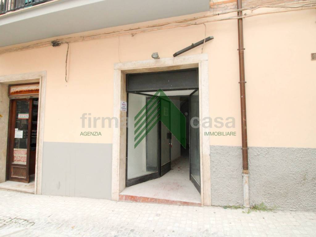 negozio in vendita a Montorio al Vomano