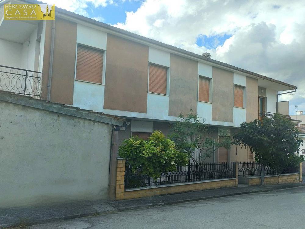 casa indipendente in vendita a Montorio al Vomano in zona Faiano
