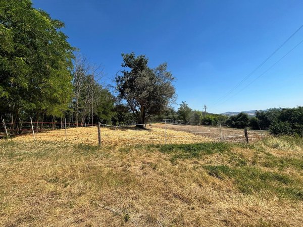 casa indipendente in vendita a Montorio al Vomano in zona Leognano