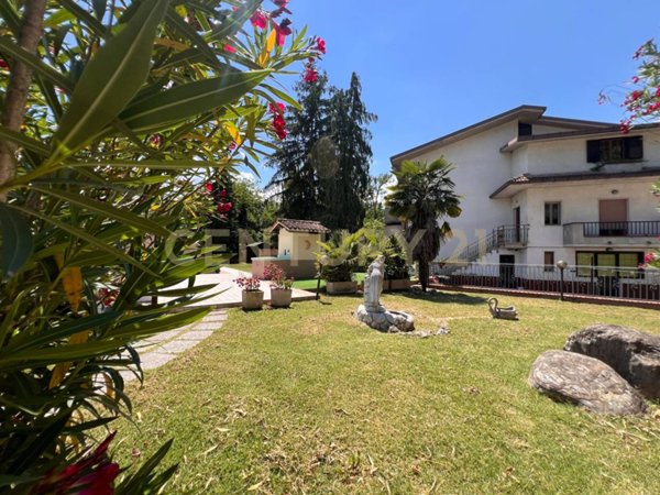casa indipendente in vendita a Montorio al Vomano in zona Leognano
