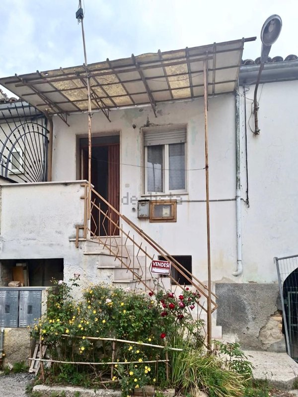 casa indipendente in vendita a Montorio al Vomano