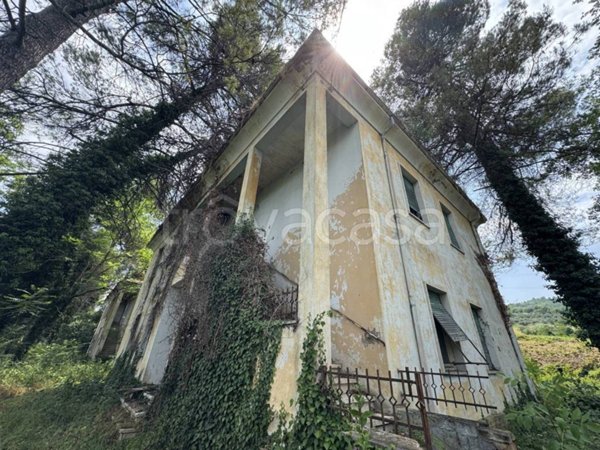 locale commerciale in vendita a Montorio al Vomano