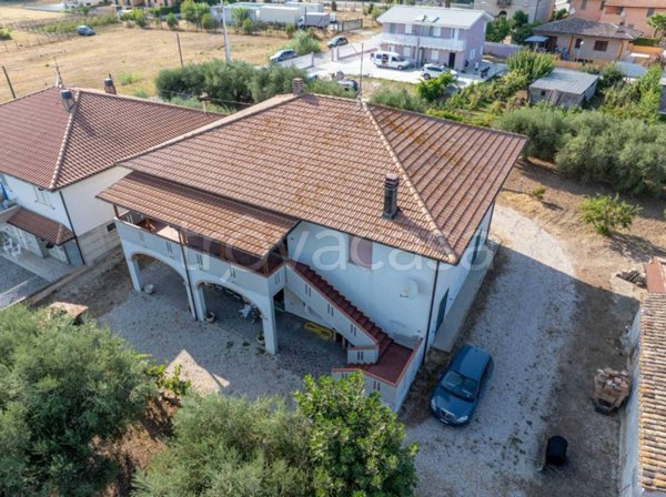 casa indipendente in vendita a Morro d'Oro in zona Pagliare
