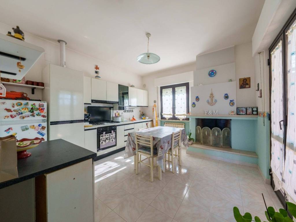 casa indipendente in vendita a Morro d'Oro in zona Pagliare