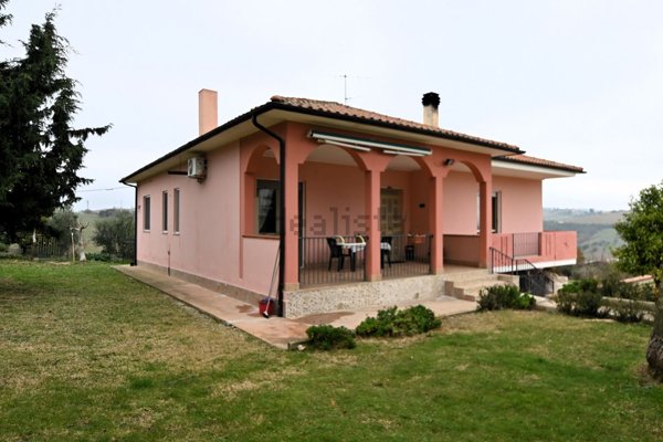 casa indipendente in vendita a Morro d'Oro in zona Case di Bonaventura