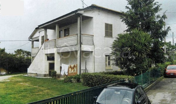 casa indipendente in vendita a Morro d'Oro in zona Case Merluzzi