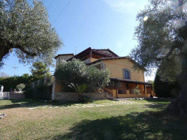 casa indipendente in vendita a Morro d'Oro