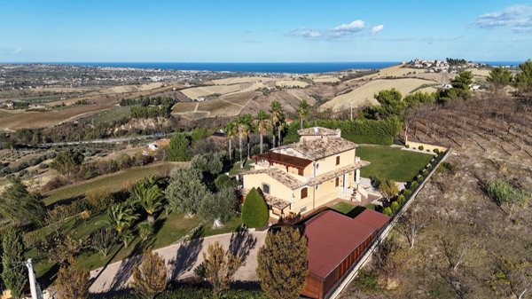 casa indipendente in vendita a Morro d'Oro