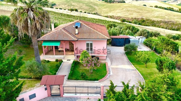casa indipendente in vendita a Morro d'Oro in zona Case di Bonaventura