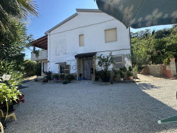 casa indipendente in vendita a Morro d'Oro