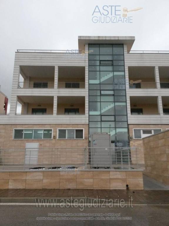 locale commerciale in vendita a Morro d'Oro in zona Pagliare