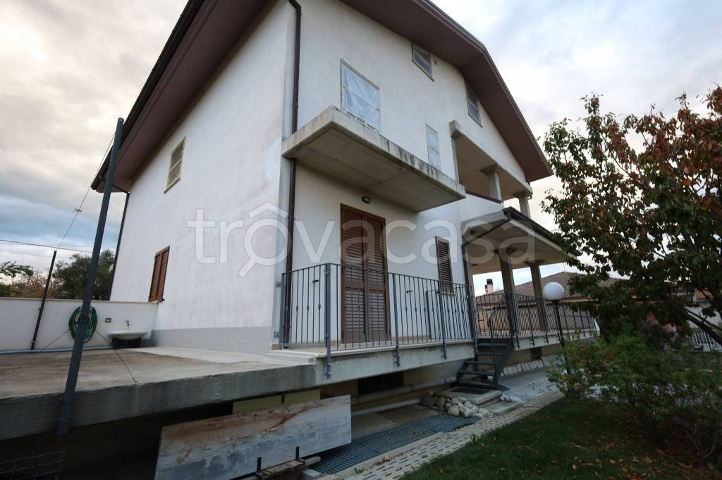 casa indipendente in vendita a Morro d'Oro in zona Pagliare