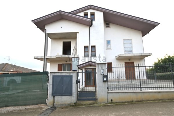 casa indipendente in vendita a Morro d'Oro in zona Pagliare