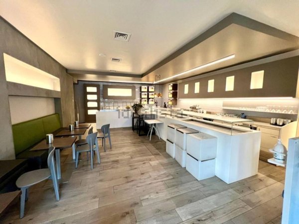 locale commerciale in vendita a Morro d'Oro in zona Pagliare