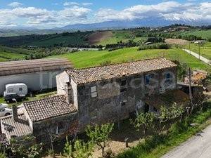 casa indipendente in vendita a Morro d'Oro in zona Razzano