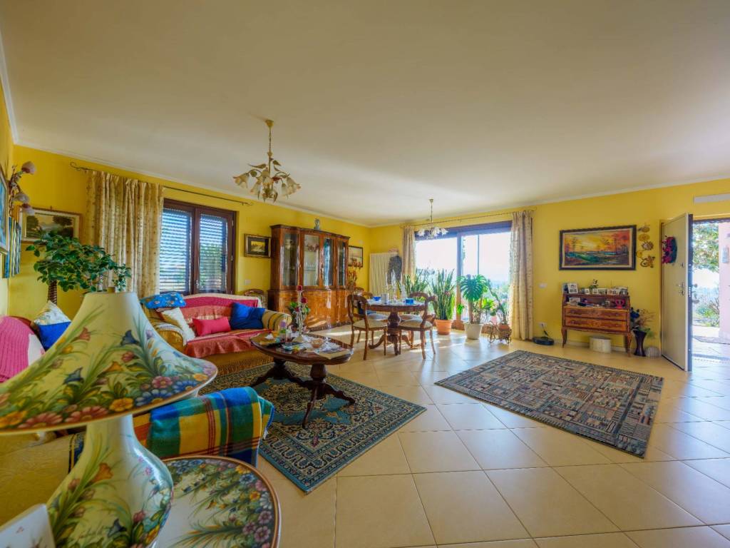 casa indipendente in vendita a Morro d'Oro in zona Pagliare