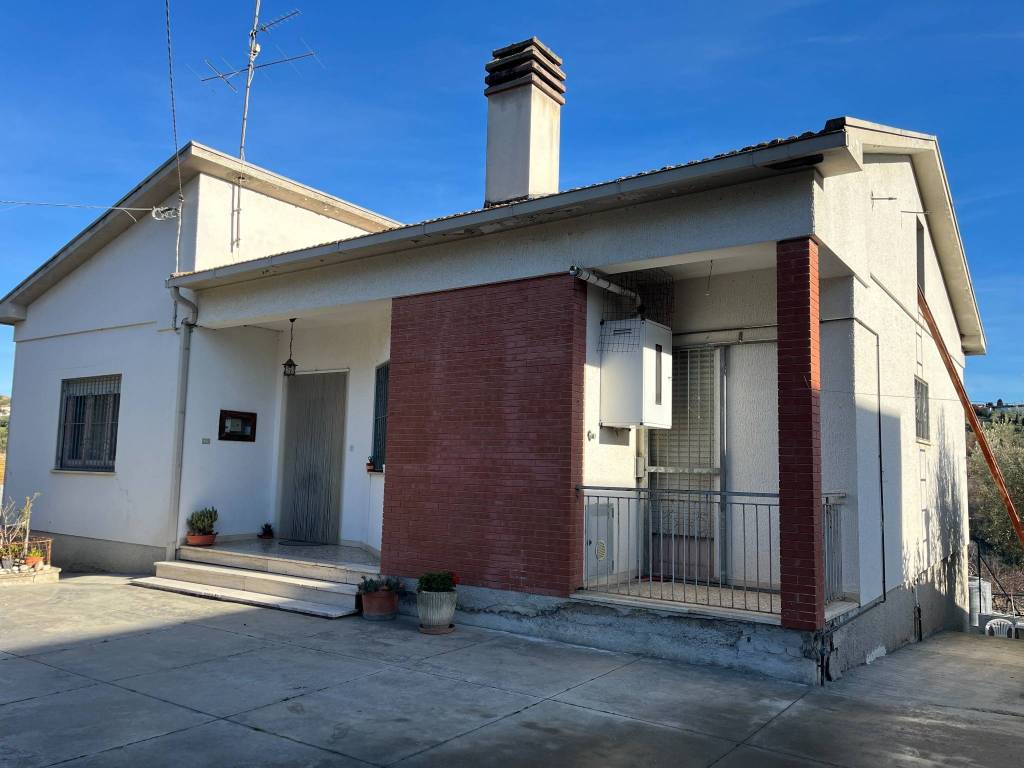 casa indipendente in vendita a Morro d'Oro