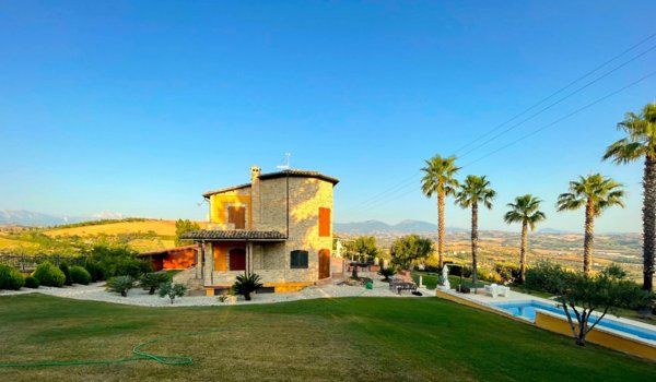 casa indipendente in vendita a Morro d'Oro