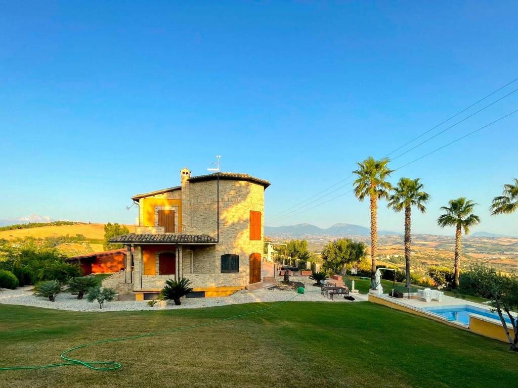 casa indipendente in vendita a Morro d'Oro