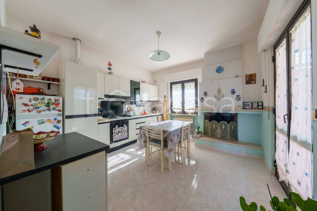casa indipendente in vendita a Morro d'Oro in zona Pagliare