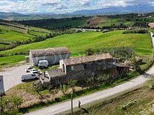 casa indipendente in vendita a Morro d'Oro in zona Razzano