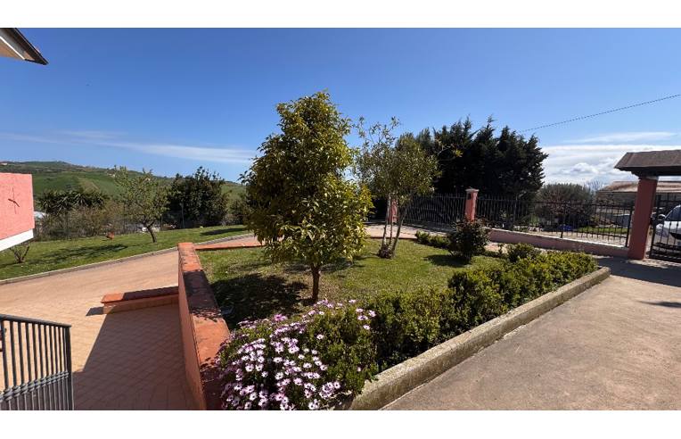 casa indipendente in vendita a Morro d'Oro in zona Case di Bonaventura