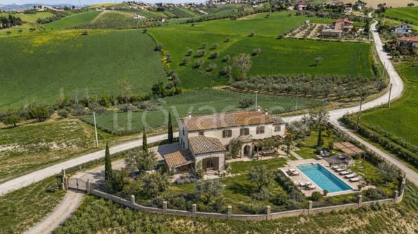 casa indipendente in vendita a Morro d'Oro in zona Razzano