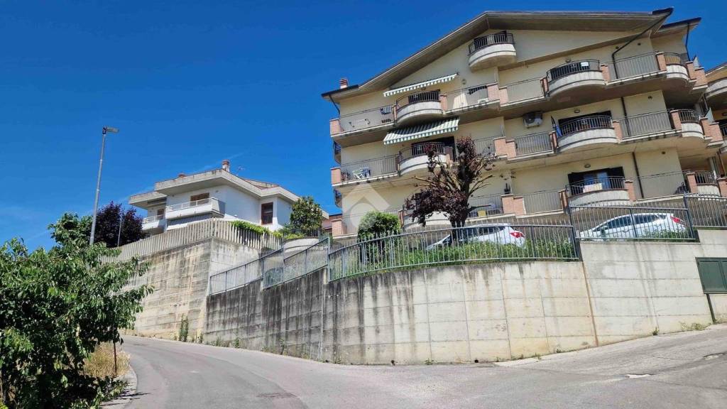 appartamento in vendita a Morro d'Oro in zona Pagliare