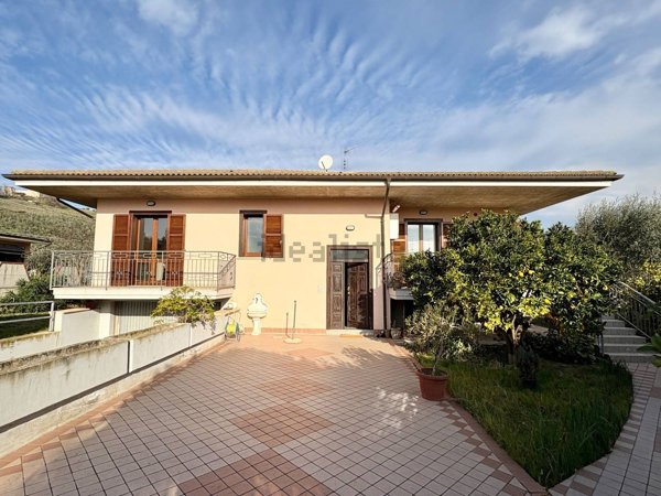 casa indipendente in vendita a Morro d'Oro in zona Case di Bonaventura