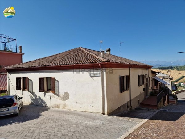casa indipendente in vendita a Morro d'Oro in zona Case di Bonaventura