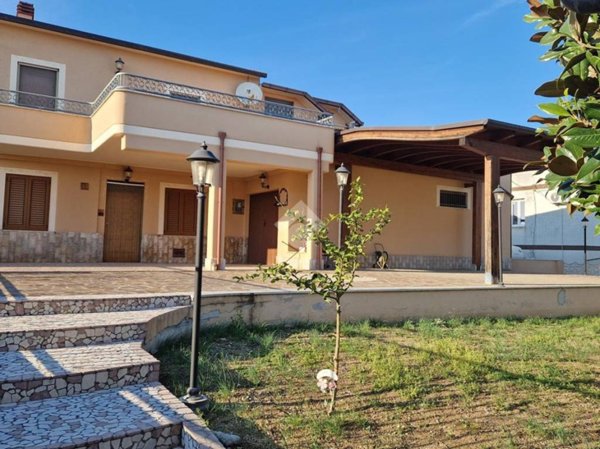 casa indipendente in vendita a Morro d'Oro in zona Case Merluzzi