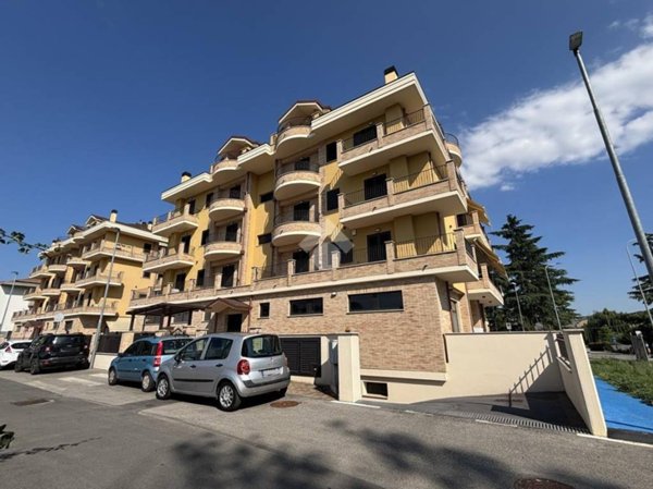 appartamento in vendita a Morro d'Oro in zona Pagliare