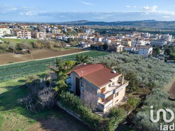 casa indipendente in vendita a Morro d'Oro in zona Pagliare