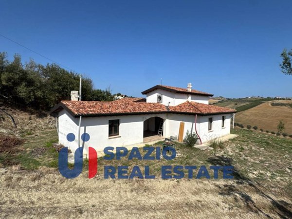 casa indipendente in vendita a Morro d'Oro in zona Case di Bonaventura