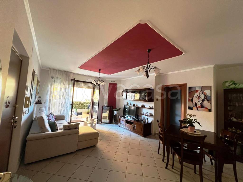 appartamento in vendita a Morro d'Oro in zona Pagliare