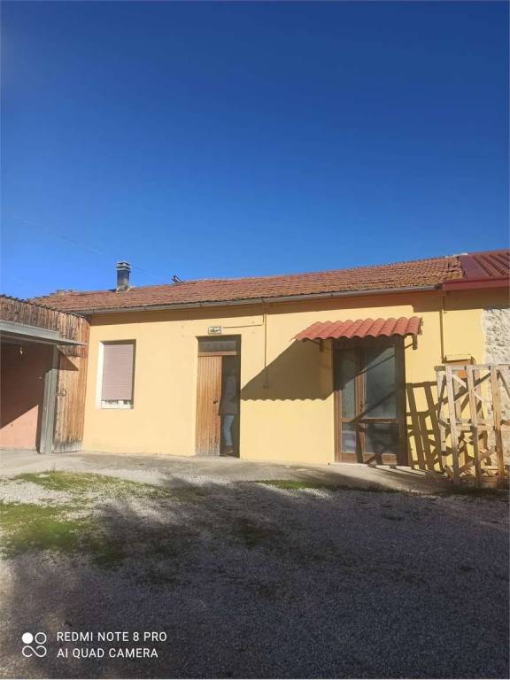 appartamento in vendita a Morro d'Oro in zona Razzano