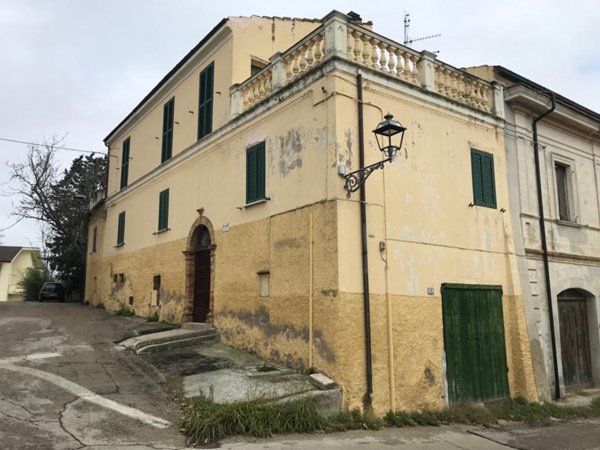 casa indipendente in vendita a Mosciano Sant'Angelo in zona Montone