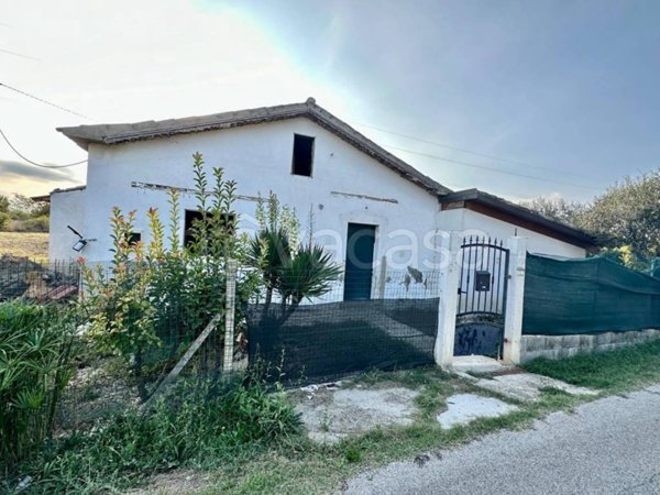 casa indipendente in vendita a Mosciano Sant'Angelo in zona Costa del Monte