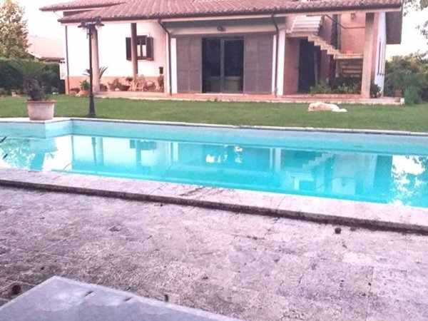 casa indipendente in vendita a Mosciano Sant'Angelo in zona Notaresco Stazione