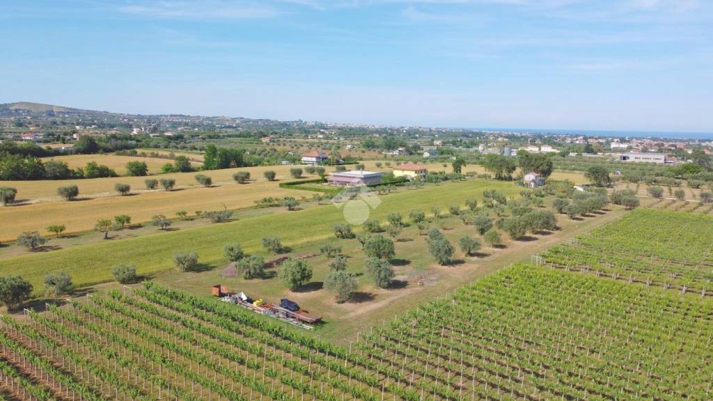 terreno industriale in vendita a Mosciano Sant'Angelo