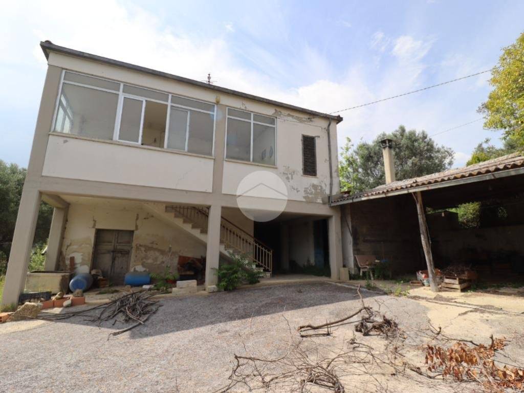 casa indipendente in vendita a Mosciano Sant'Angelo