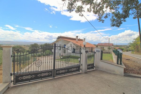 casa indipendente in vendita a Mosciano Sant'Angelo in zona Montone